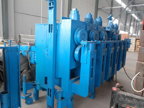 forming machine for connecting and rounding the steel sheet edge